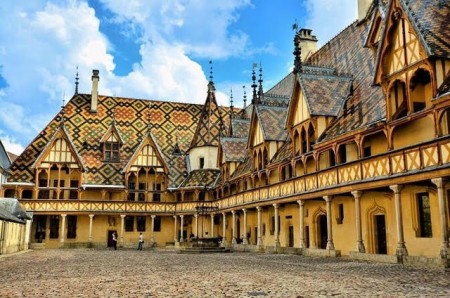 La Vente des Vins des Hospices de Beaune, un événement caritatif de renommée