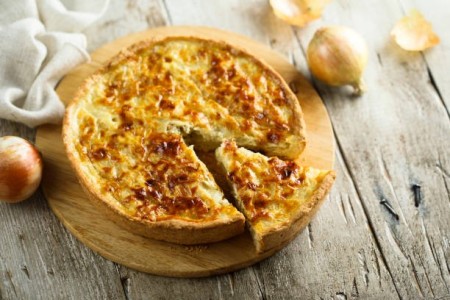 Comment réaliser une quiche savoureuse : astuces et recette facile